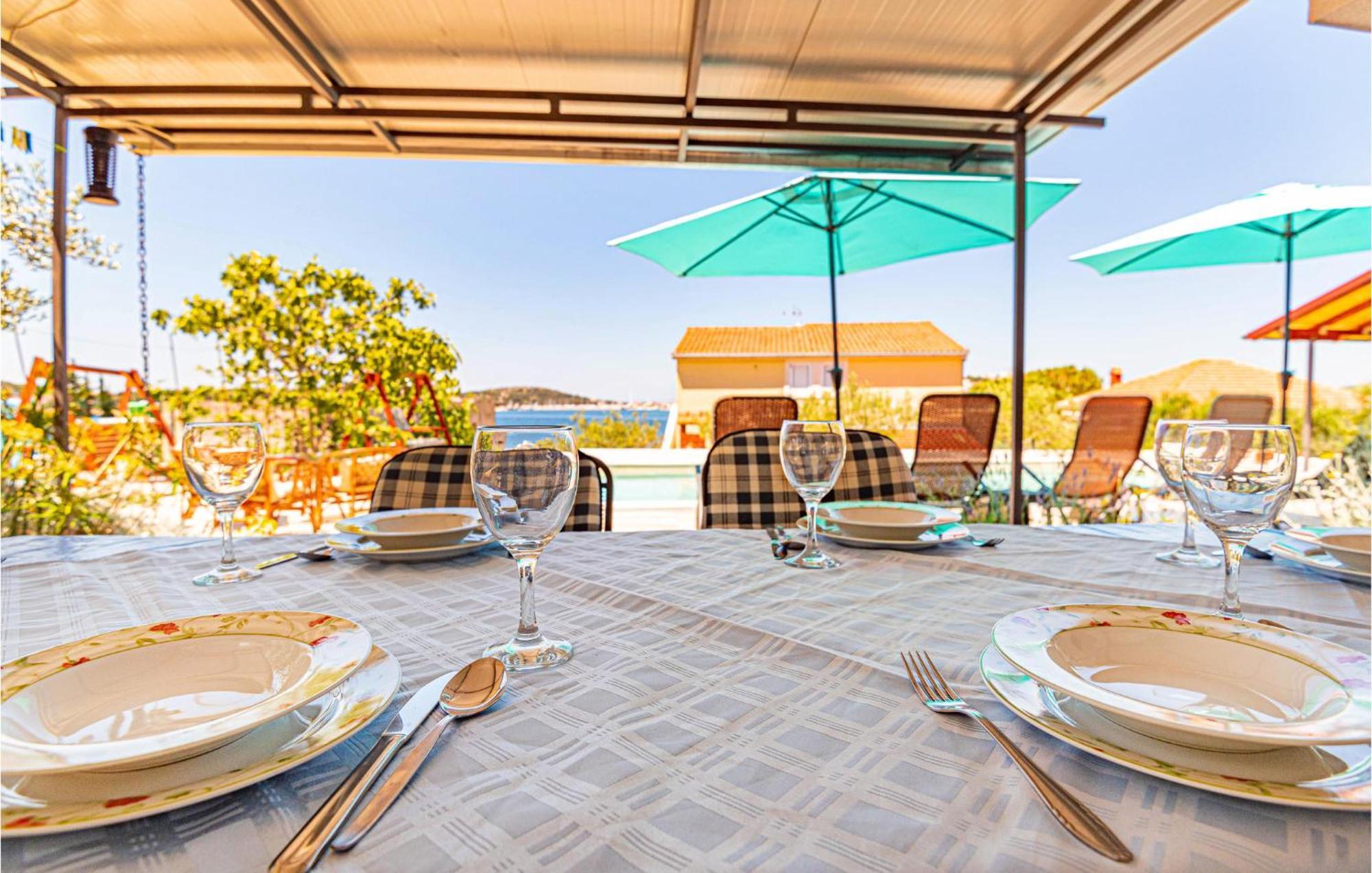 Nice Home In Zatoglav With House Sea View Podglavica 외부 사진